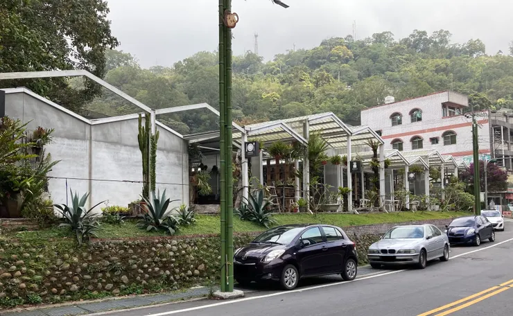 空氣圖書館據說是由以前的蘭花園改建