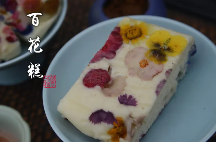 女帝武則天的執政時期，相傳每年農曆二月十五這天，總要令宮女採集百花和米製成花糕，並將花糕賞賜群臣。