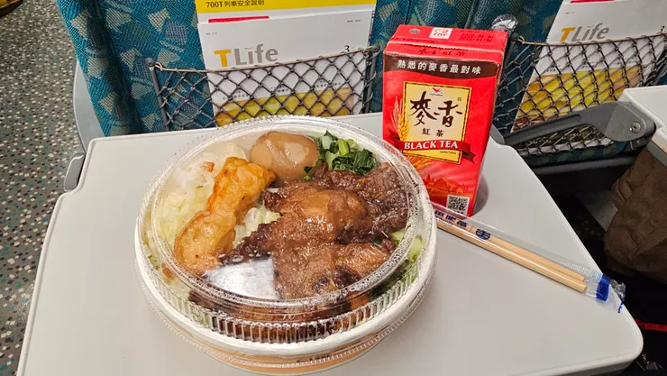 麥香紅茶是高雄圓山大飯店送的!