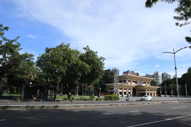 高雄五福路與文化中心的日常