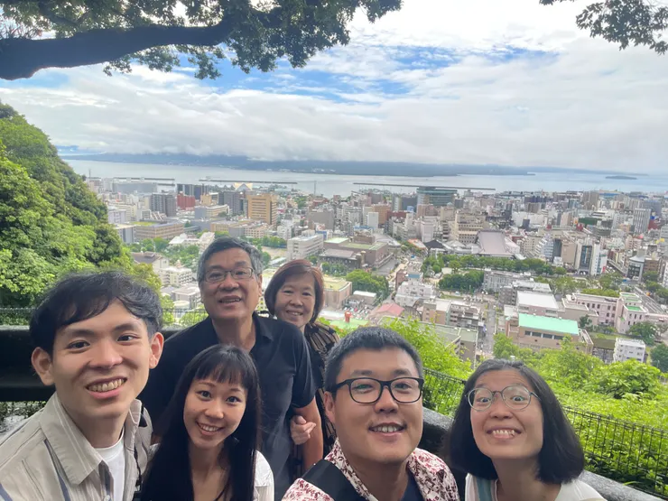 全家抬頭合照😆