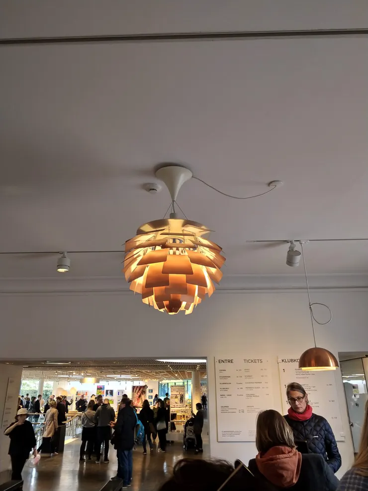 紀念品店入口處--上方的燈很有型