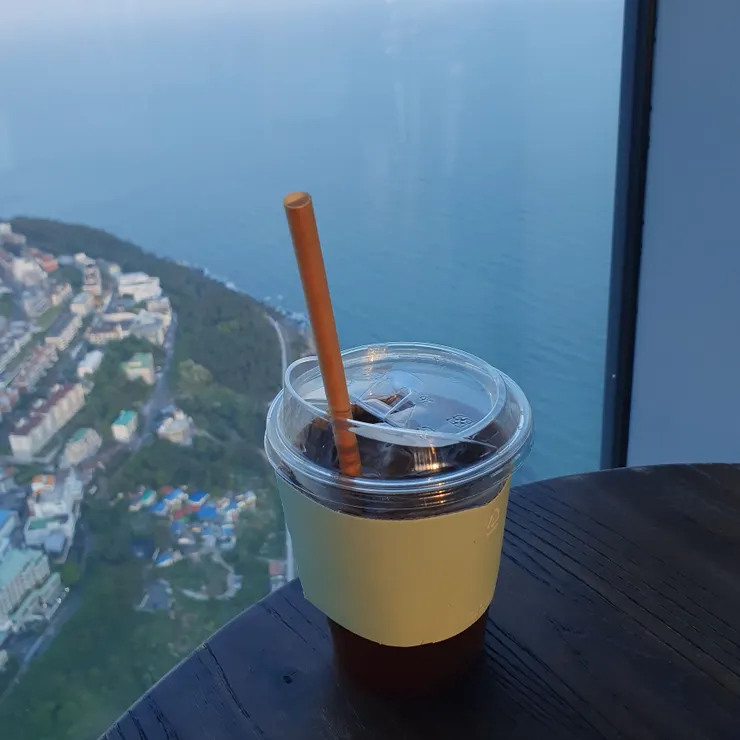 【BLACKUP COFFEE】冰美式／₩4,800／可刷卡或Samsung pay