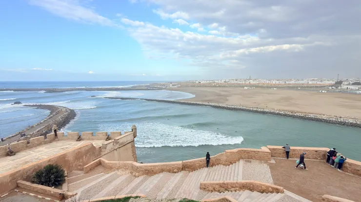 烏達雅城堡北端設有寬廣的平台， 可飽覽大西洋海景及對岸城市。
