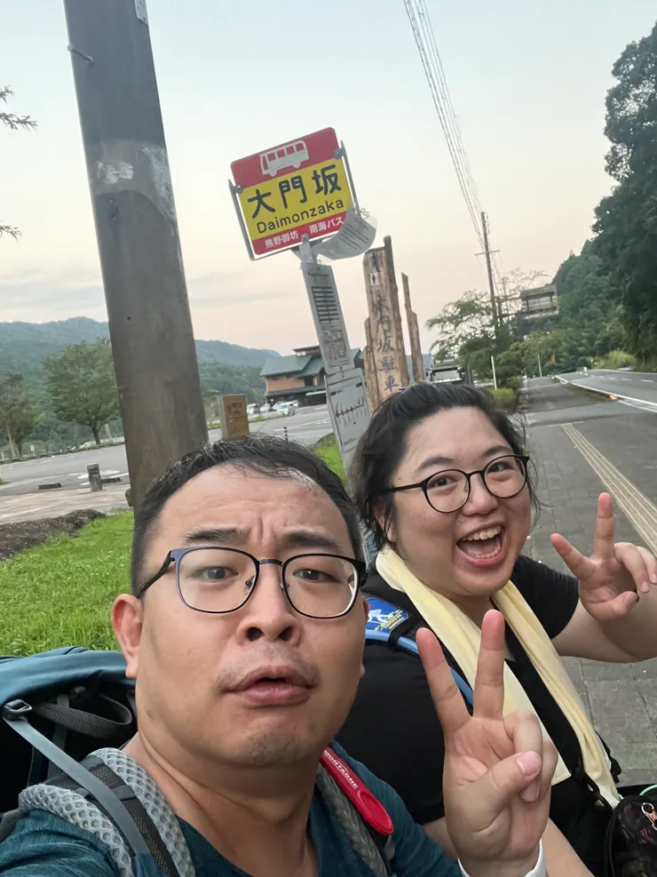 一整天的折騰哥哥的鬍子都長出來了，終於拉！！要搭末班車去紀伊勝浦了