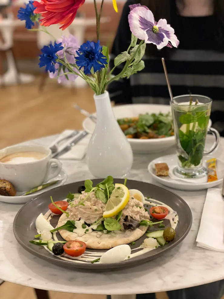 不得不說，荷蘭的花卉裝飾真的很美，都是真花！