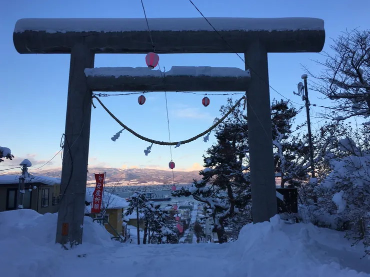 望向山下的函館市區