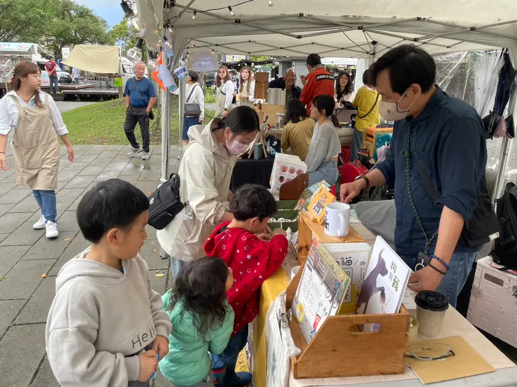 默默希望給想看書的孩子們，一處溫暖有舒適的"所在"