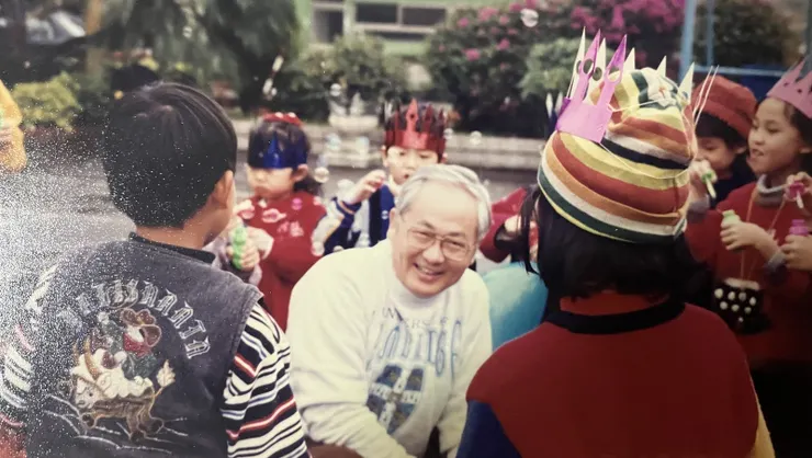 【惟一場長把單位當做大家庭經營，成員如今縱散布各方仍感懷不已！煤場期間員工親子活動】