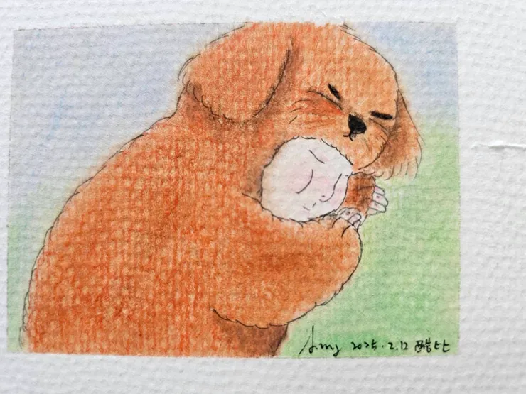 酷比送給媽媽的卡片，就是穿著狗狗睡衣的嬰兒(安妮小姐提供)