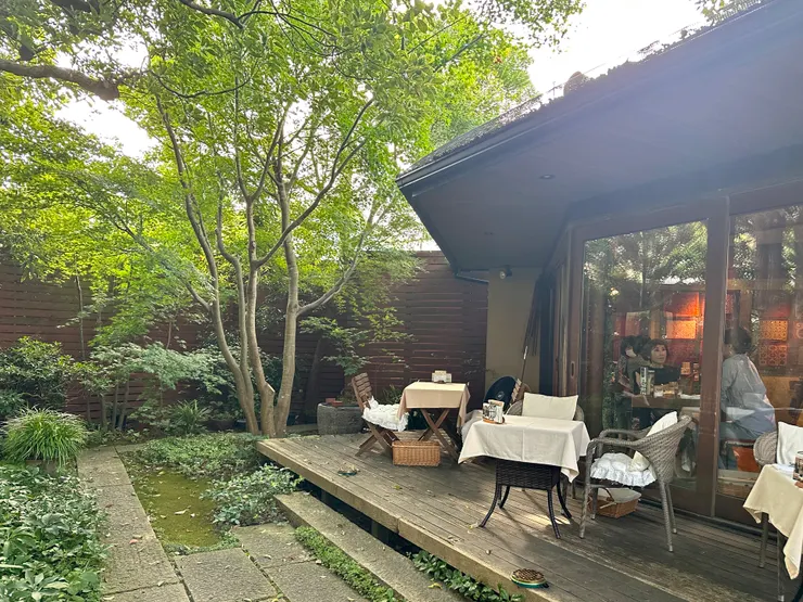 SAZA本店戶外庭院