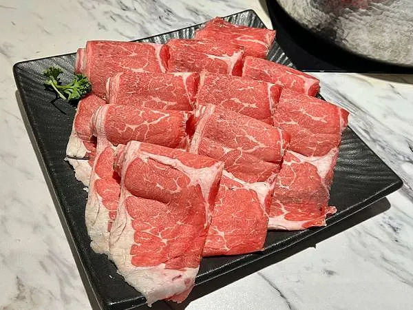 +（內湖火鍋）騰爐酸菜白肉鍋～特製酸菜白肉鍋Ｘ正宗川味麻辣鍋