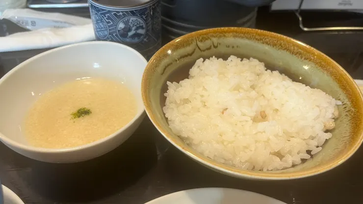 很喜歡山藥泥讓白飯變滑順的感覺。