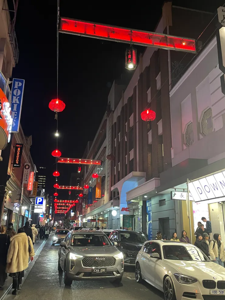 墨爾本有許多亞洲移民，也因此成為亞洲料理的聚集區之一。圖為墨爾本中國城（圖源／作者提供）
