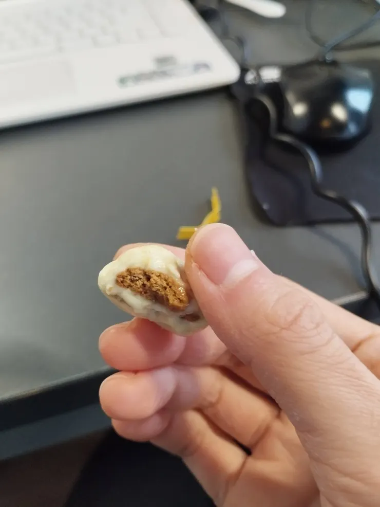 Kruidnoten給他咬一口看看裡面長怎樣