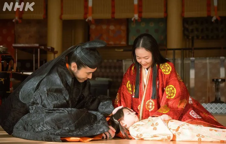 狀似溫馨的一家三口