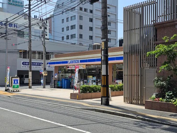 飯店旁邊還有一家lawson