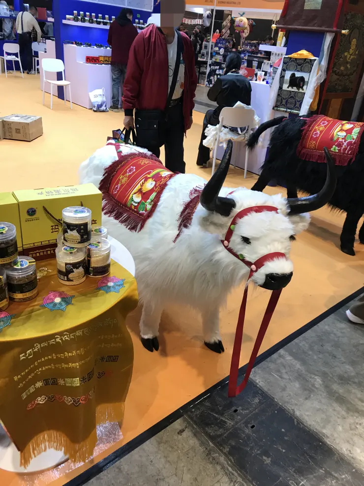 牦牛~不知真實是否這個體積，我也沒親眼見過。