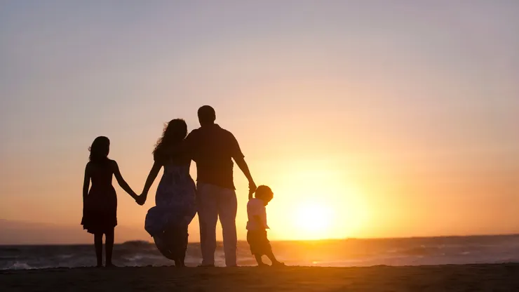 問題行為的根源,是來自他的父母親。(示意圖)