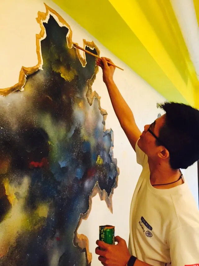 在牆壁上畫一個時空裂縫,看向更深處的星空,只為了尋找那顆遺失的.......