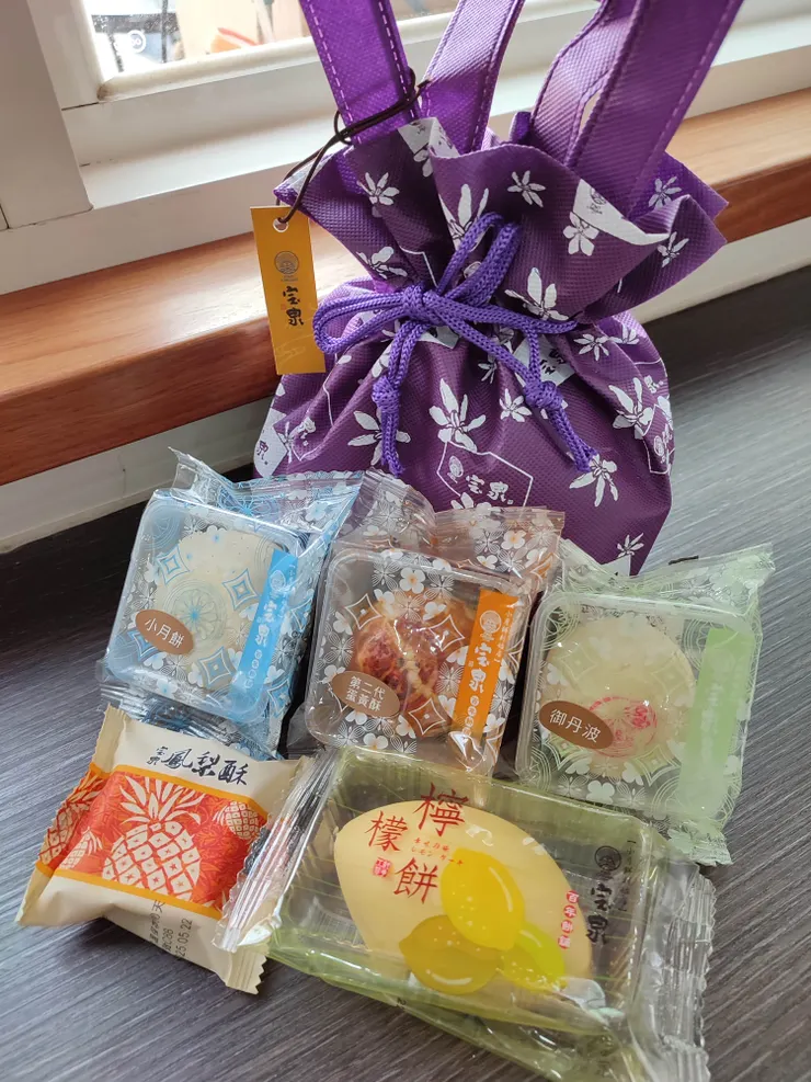  ▲宝泉福袋A款～小月餅、二代蛋黃酥、御丹波、鳳梨酥、檸檬蛋糕