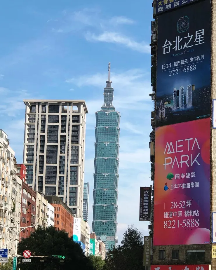 日，於大安站附近拍攝的101