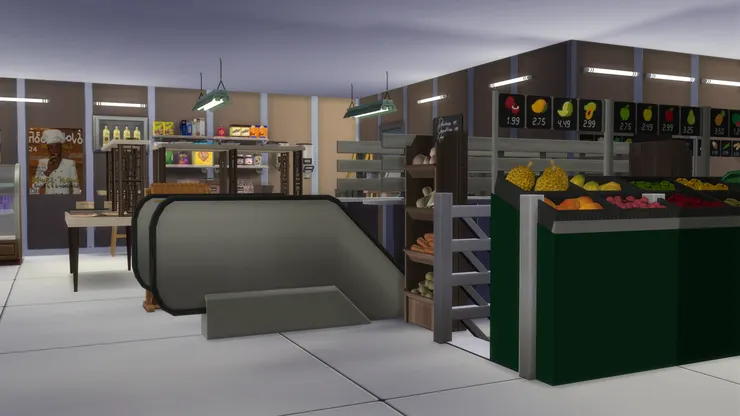 扶手梯其實在店的中間。