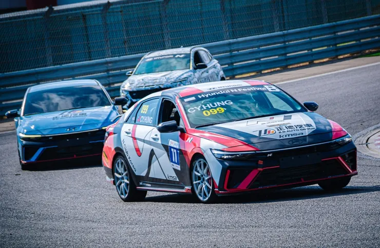 AVANTE N 7.5在彎道與直線加速中展現280匹馬力與精準操控,讓更多車迷體驗高性能房車在賽道上的實力。圖/正德汽車提供