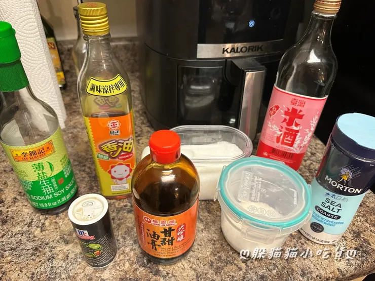 醃料：醬油2大匙、醬油膏1大匙、香油1大匙、米酒1大匙、黑胡椒適量、蛋黃1個、太白粉3小匙