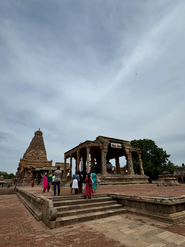 進入第2道門後看到的神廟廣場