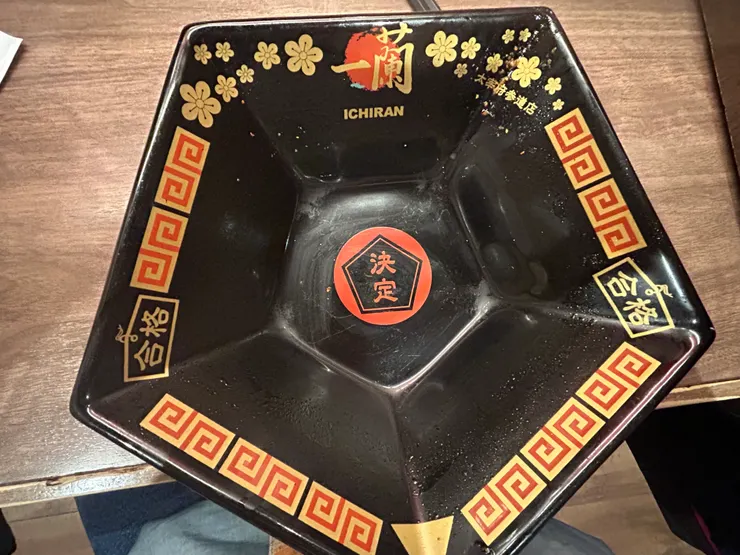 太宰府一蘭拉麵碗底下的字