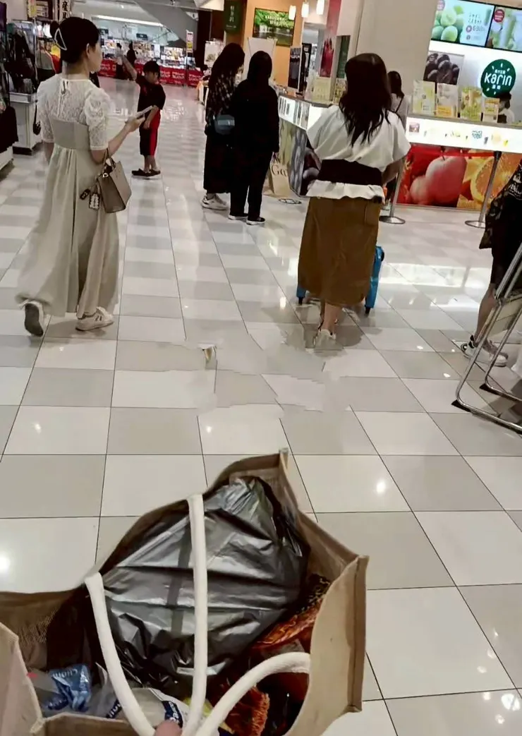 滿載而歸~東西都放大提包了😒