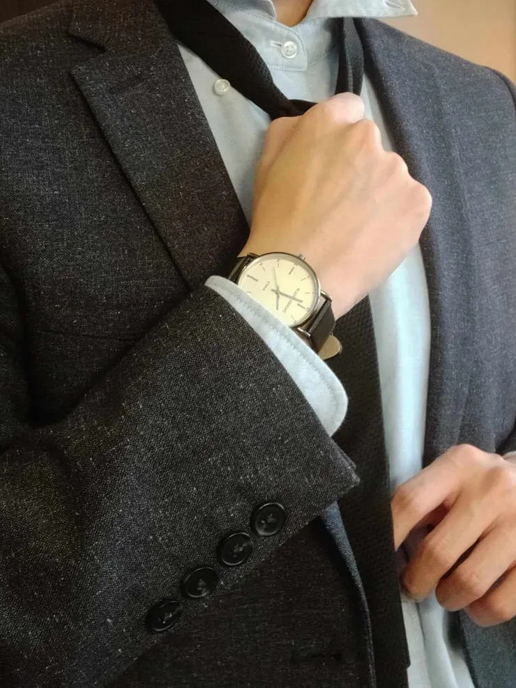 高中畢業後經過幾年職場的調教,至今我已經能抓到穿西裝的要領。