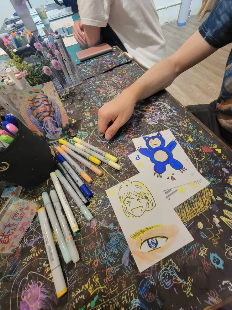 他畫卡比獸，我則是畫其他動漫