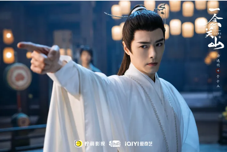 看到于十三就想笑呀