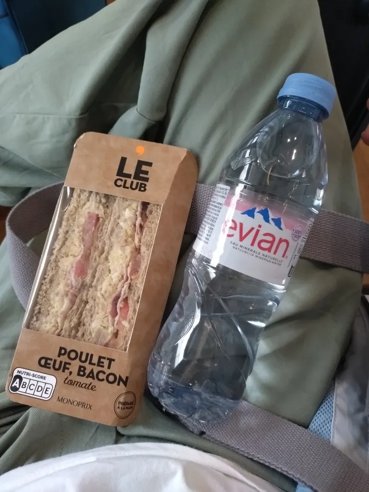 清新的午餐，價格令人清心寡慾不敢多吃