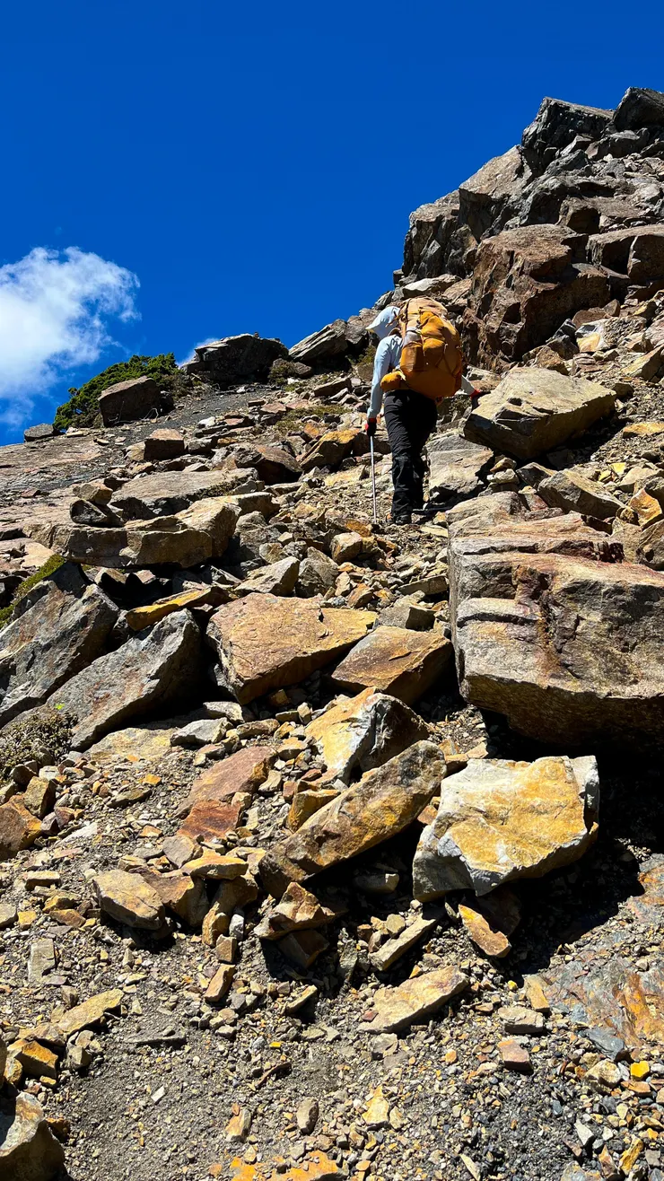陡到不行，只能緩行不燥急