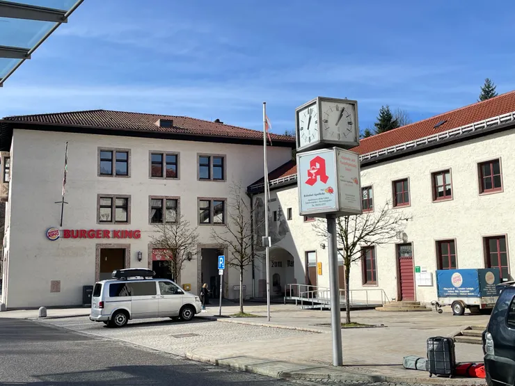 Berchtesgaden公車站前有漢堡王