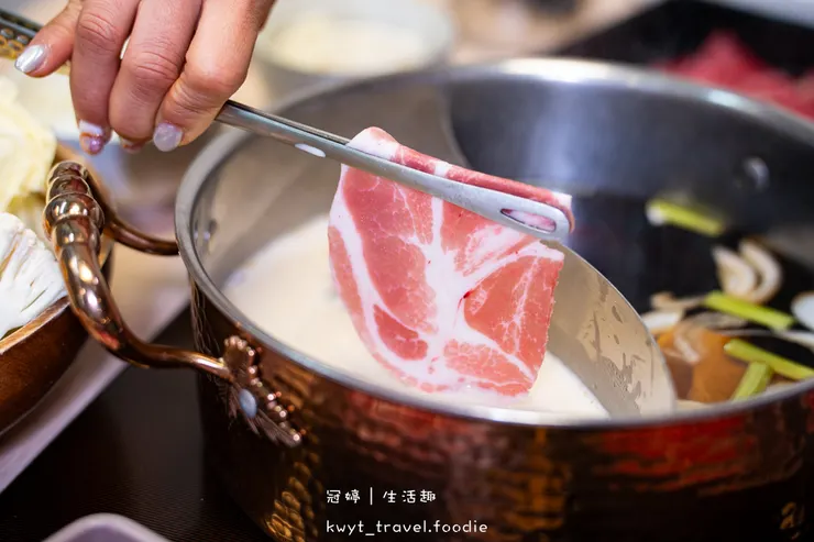 [礁溪火鍋吃到飽]樂樂壽喜燒日式鍋物放題，火鍋吃到飽538元起，無限量供應現切原肉、蔬菜車、冰淇淋，礁溪火車站附近美食餐廳，附最新吃到飽價位