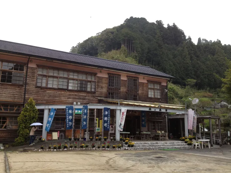 「森の巢箱」展現了廢校新生的活力。