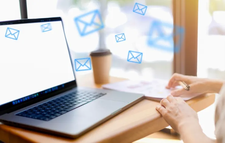 對付甩鍋王，妳得養成「數位潔癖」，所有的溝通都要寫成有白紙黑字的電子郵件。圖/123RF圖庫