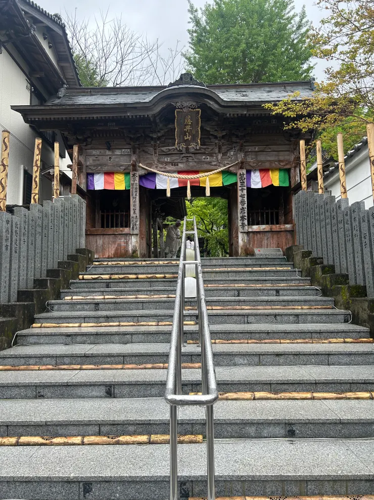 四國第三十七番-岩本寺  本尊：阿彌陀如來、藥師如來、觀世音菩薩、地藏菩薩、不動明王 (四國遍路中唯一供奉五位本尊的寺院)