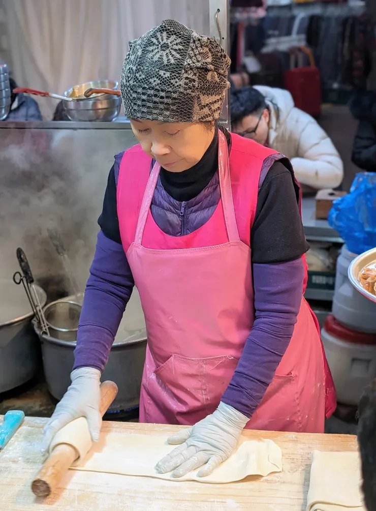 首爾廣藏市場裡的故鄉手工刀削麵