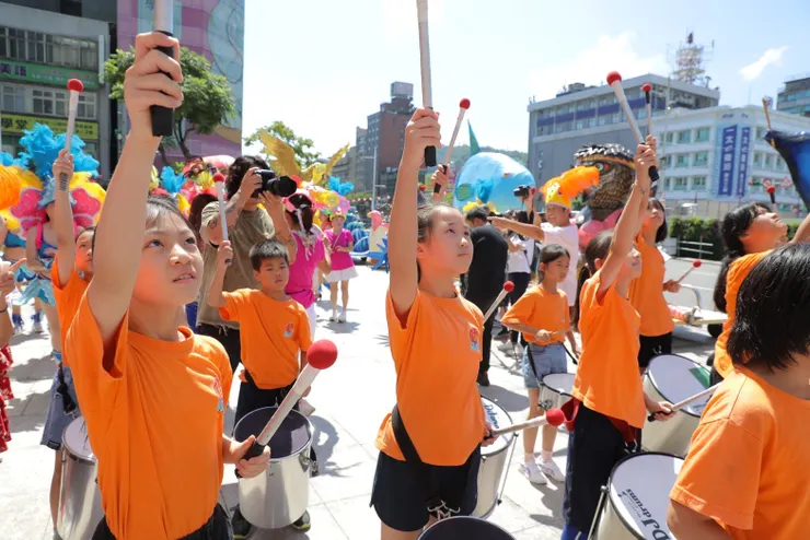 表演團體為海洋老鷹嘉年華啟動式帶來精彩的表演三