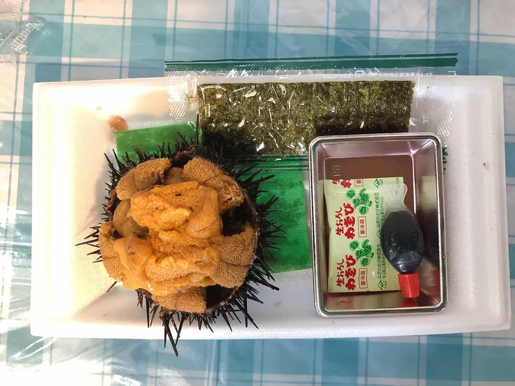 烤扇貝拍起來太普通放個海膽照