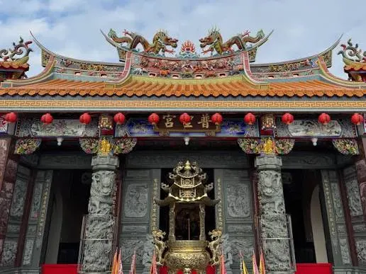 燕尾脊屋頂及剪黏藝術（圖片截圖於網路）