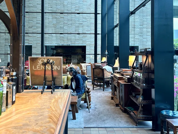 《GLITCH COFFEE OSAKA》超潮裝潢