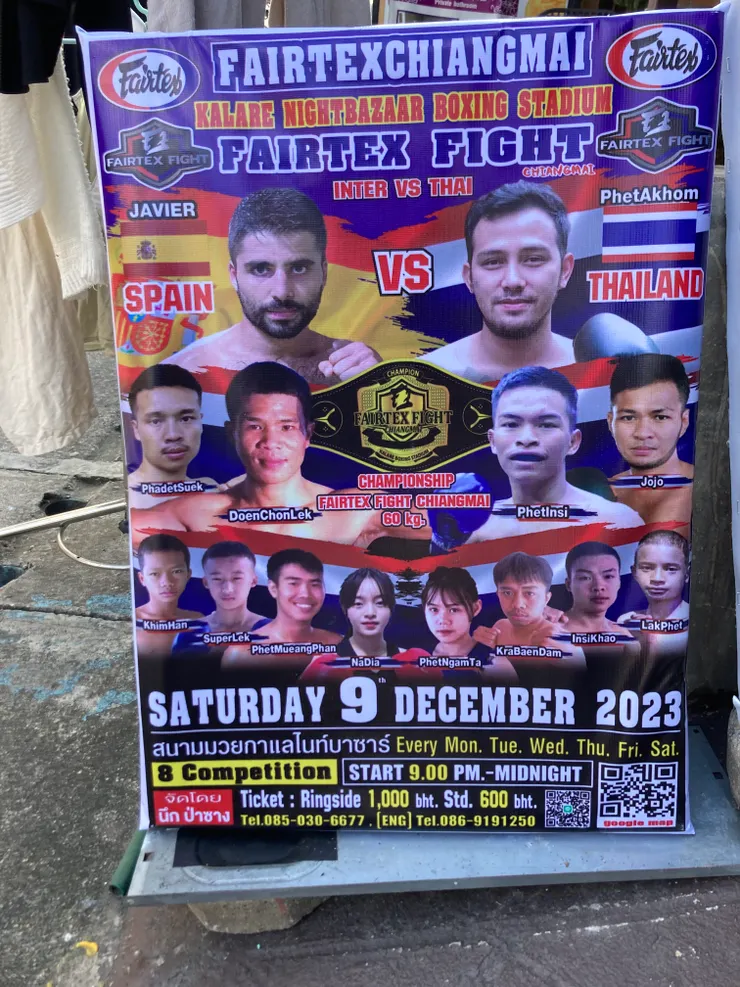 街邊泰拳比賽廣告看板。