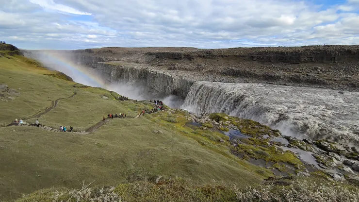 雖然多雲,但還是看到了彩虹。