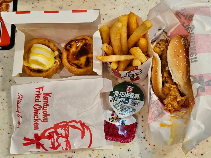 這次直接把雞腿堡、薯條、甜點「一次全梭哈」